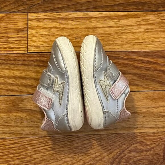 Stride Rite Kennedy Sneaker, Silver, Size 3 - Picture 7 of 10